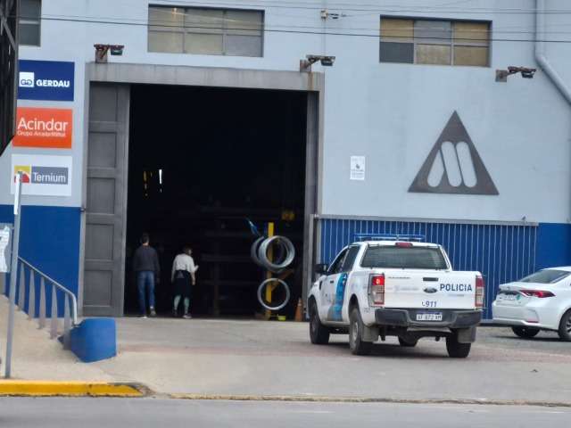 Un trabajador trasladado con c�digo rojo al caer desde 4 metros